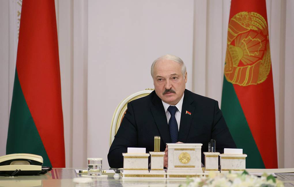 Belarus President Lukashenko holds meeting on situation at Belarusian-Polish border
